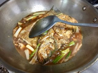 20、我爱鱼鲜系列➕红烧翘嘴鲌,烧到入味，大火收汁到自己喜欢的程度，即可出锅喽????