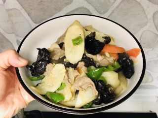 16、山药炒肉片,全家都爱吃的山药炒肉片出锅！