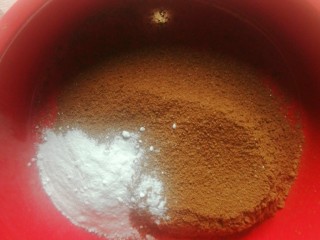 7、浓香巧克力蛋糕,称好泡打粉、可可粉、低筋面粉。