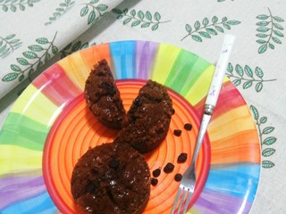 10、浓香巧克力蛋糕,放入预热烤箱。170度，20--25分钟即可。（视烤箱温度及糕体厚度可稍调整。）