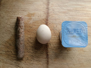 1、山药鸡蛋糕,食材如图，所示示意。（做的是一人份）