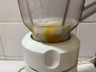 7、山药鸡蛋糕,如果没有酸奶，或者是小朋友不爱酸奶味也可不加，直接加少许白砂糖调味。