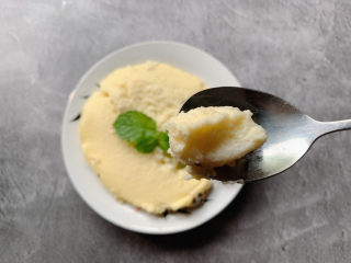 17、山药鸡蛋糕,入口一抿就化了～如果是给大朋友吃，建议还是加些面粉，那样会增强些许蛋糕的口感。