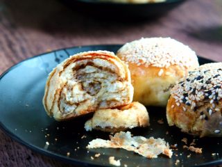 12、芝麻酱烧饼,表皮酥脆，营养丰富
