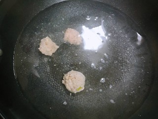 7、树袋鱼家第一代手打鲜牛丸,温水下锅煮