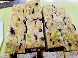 20、蔓越莓雪花酥,再切3厘米的小块或片都可。