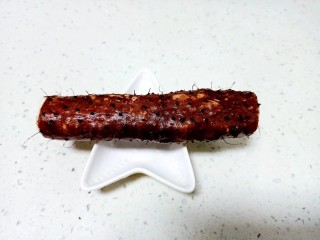 1、山药红枣鸡蛋糕,山药洗净