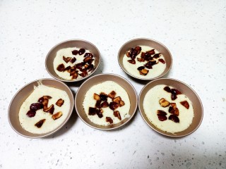 11、山药红枣鸡蛋糕,晾凉脱模