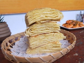21、发面千层饼,成品，层次分明，喧软好吃，微微发硬的饼底脆脆的。