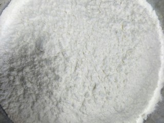 3、鸡蛋玉米胡萝卜煎饼,加面粉加糖