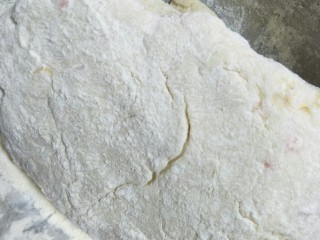 6、鸡蛋玉米胡萝卜煎饼,成面团就OK