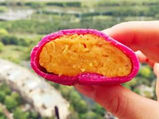 7、宝宝辅食：红心火龙果班戟,赶紧享用吧