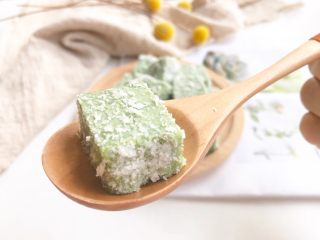 11、抹茶椰丝小方,小方吃的就是凉凉的口感,随吃随取