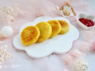 15、圆土豆+芝士土豆饼,大一点的孩子可以蘸番茄酱吃。