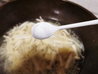 13、白玉菇豆腐汤,白糖