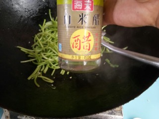 8、清炒红薯茎,放少许白醋，不用很多一点就好