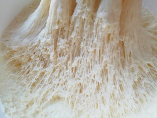 5、紫薯披萨,一个小时左右，面团发酵的特别好。