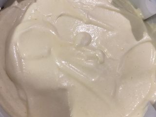 22、十寸古早蛋糕,倒入模具中