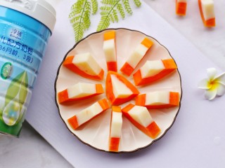 15、木瓜奶冻,香甜的木瓜奶冻做好，开吃。