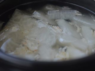 11、海米冬瓜汤,煮至冬瓜变成透明色
