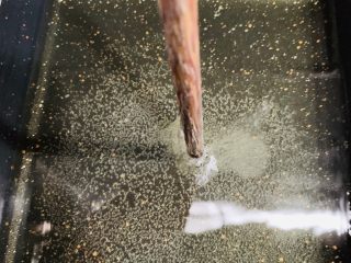 19、无可奈何之香煎绿豆饼,全程小火，油冒小泡就可以放团子下锅煎。