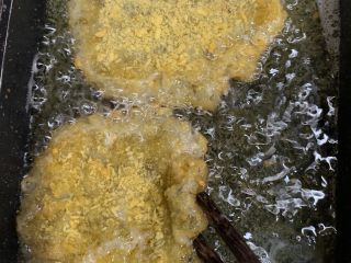 21、无可奈何之香煎绿豆饼,筷子轻轻夹一边。