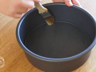 15、18m+红枣糕(宝宝辅食),蛋糕模具上刷少量的油~