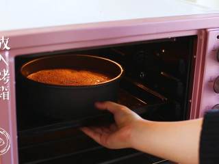 18、18m+红枣糕(宝宝辅食),放入烤箱,上火160度,下火150度,先烤20分钟~