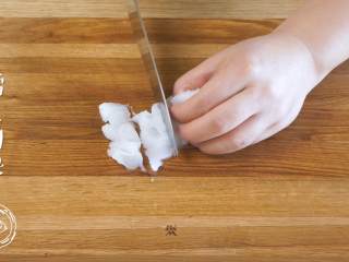 2、8m+鳕鱼蒸糕（宝宝辅食）,鳕鱼切块~