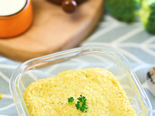 9、8m+鳕鱼蒸糕（宝宝辅食）,出锅后，拿个勺子，最好让宝宝趁热吃哦~