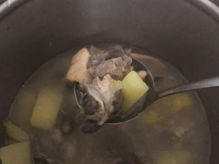 11、月子餐滋补汤（木瓜章鱼花生扇骨汤）,很香很甜、不是月子也可以不下真的很好喝