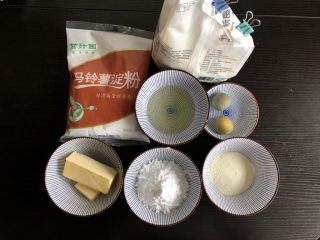 1、蛋奶小馒头（宝宝辅食）,准备全部食材