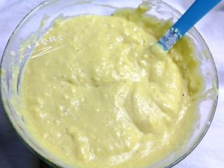 7、南瓜莲子薏米牛奶饼,我的面糊偏稠。