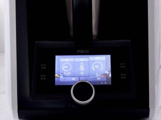 8、蜜豆核桃仁华夫饼,启动和面模式开始和面。