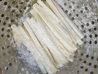 5、炸薯条,给他拍均匀