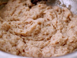 20、翡翠鲅鱼酸汤馄饨,打成这样就成功了、看着像鱼茸茸的感觉最到位、口感也是一流的哟、鱼饺子好不好吃、技巧就在这打馅上