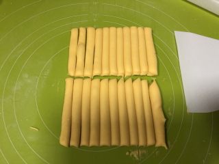 10、宝宝橙汁磨牙棒,切成6cm长的，1cm款的条