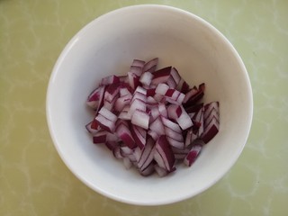 2、宝宝食谱~酸甜洋葱煎蛋,切碎丁
