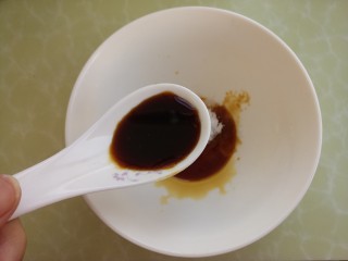 7、宝宝食谱~酸甜洋葱煎蛋,再放一勺生抽