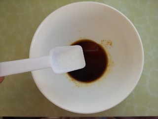 9、宝宝食谱~酸甜洋葱煎蛋,再放一勺盐