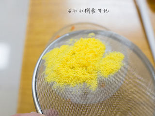 7、三色芝心饭团,7、	过筛后是这样的很细腻的