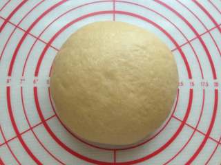 7、红糖馒头,面醒好后再次揉至光滑