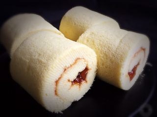 23、什锦果酱蛋糕卷,放大看，美美的蛋糕一定很好吃。