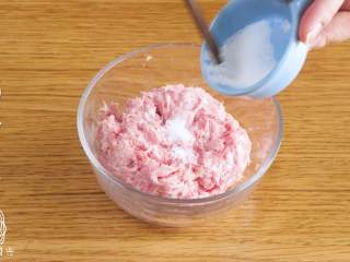 3、宝宝春饼12M+(宝宝辅食),猪肉馅加盐加