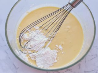 11、奶油红豆派,再放入玉米淀粉