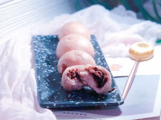 11、辅食 紫薯豆沙包（自制豆沙）,吃不完豆沙包直接放冷冻保存，再次实用解冻蒸透即可，也可以烤箱烤着吃，也很香。