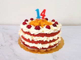 21、红丝绒水果裸蛋糕,插上生日蜡烛就是美美哒生日蛋糕啦！
