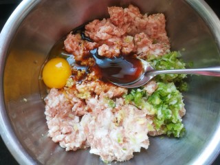 7、冬瓜肉丸汤,加入一勺蚝油