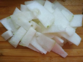 12、冬瓜肉丸汤,冬瓜去皮切薄片