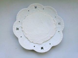 19、芒果千层蛋糕,抹上一层淡奶油。